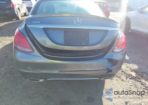 2018 Mercedes-Benz C 300 4Matic z USA, uszkodzony, nr VIN WDDWF4KB0JR335356